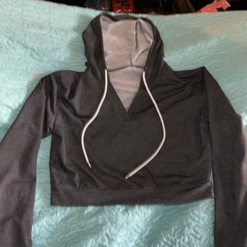 NWOT~Amazon dark gray v-neck cropped hoodie
